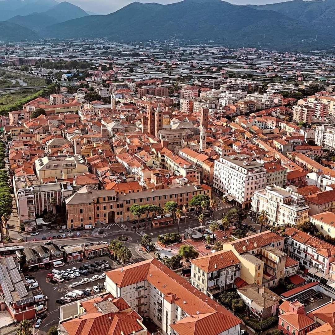 Apartamento Largodoria - Viaarchivolto, Box Auto Privato Incluso Albenga Exterior foto